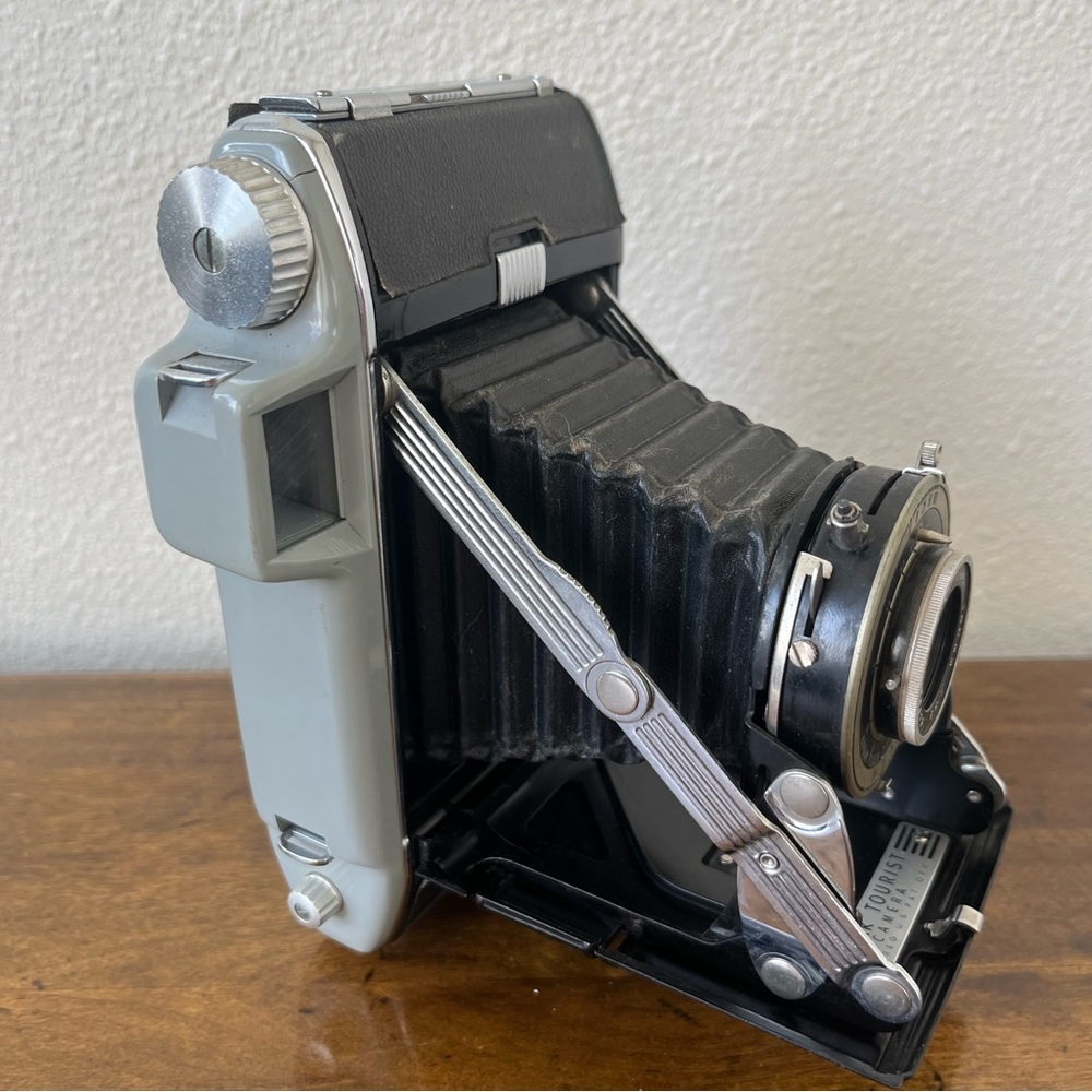vintage Kodak Tourist Camera - Picture 6 of 10